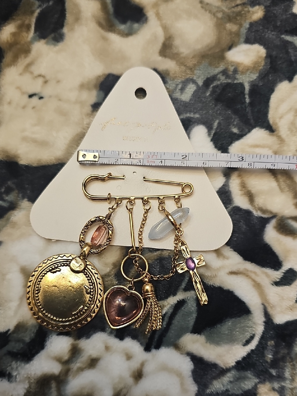 NWT Free People Carry On Pin Gold Tone Brooch Heart Charms Safety Pin - Picture 5 of 6